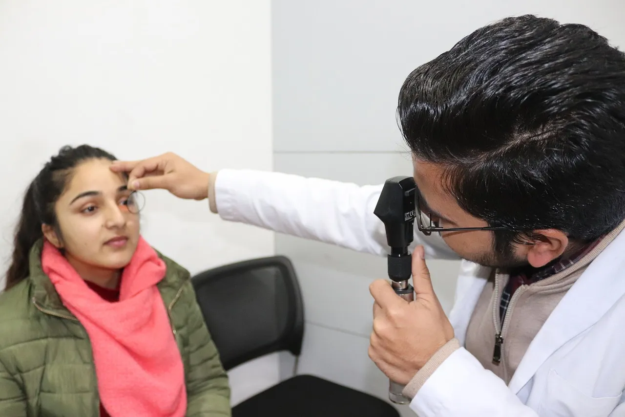 retinoscopy-5521411_1280.jpg