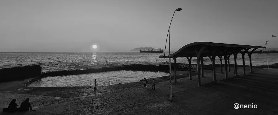 antofagasta-beach-001-bw.jpg