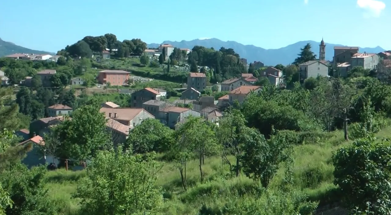 11.-Corsica.tour-Levie-1.jpg