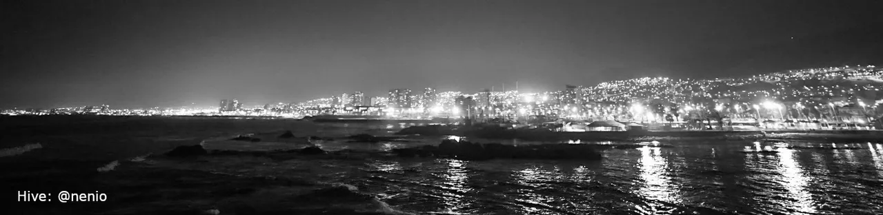 antofagasta-night-002-bw.jpg