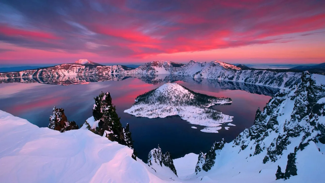 Crater-Lake.-Oregon-USA.jpg