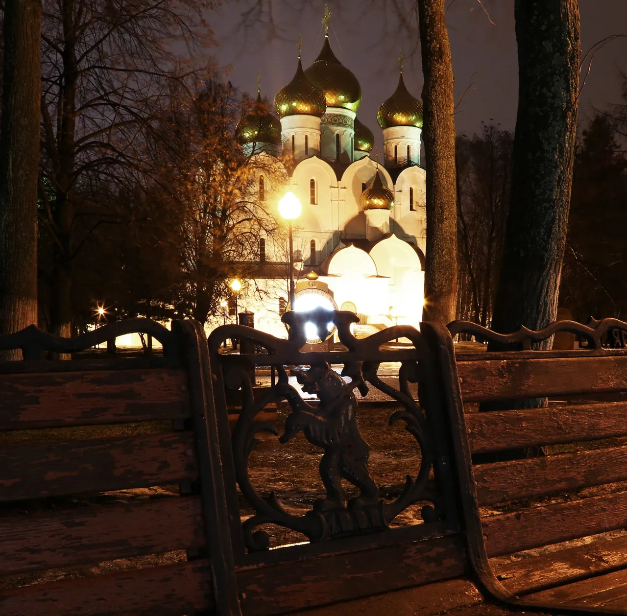 cathedral-through-bench.jpg