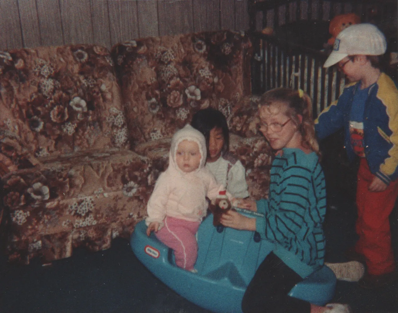 1991-01 - Home School Show Nursery - Crystal, Asian girl, Katie, Joey, baby totter, couch.png