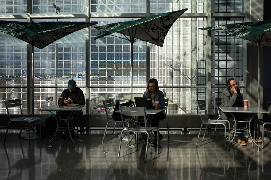 anneworner_chicago_ohare_pc_reflections_ricohgr_airport_architecture-517734.jpg