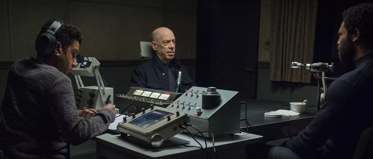 counterpart-1x6-interrogatorio.jpg