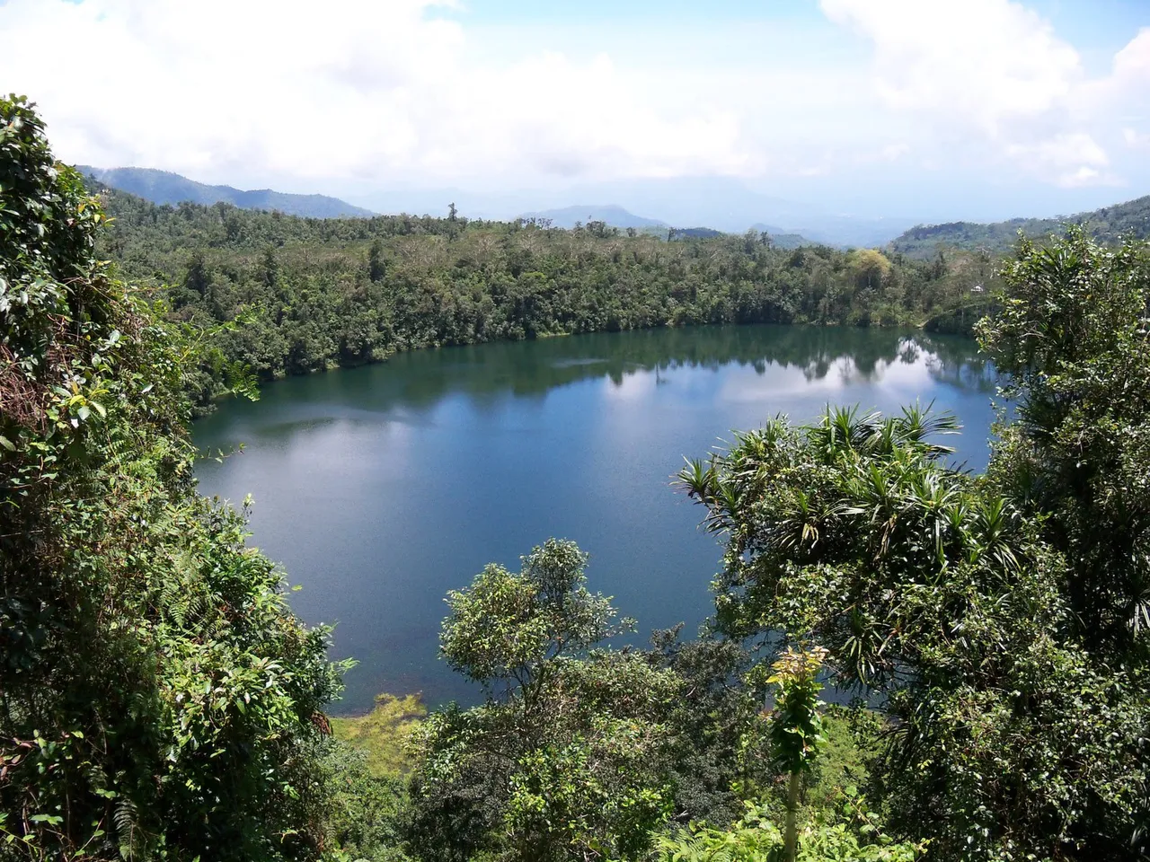 43464Danau Ranamese Ruteng.jpg