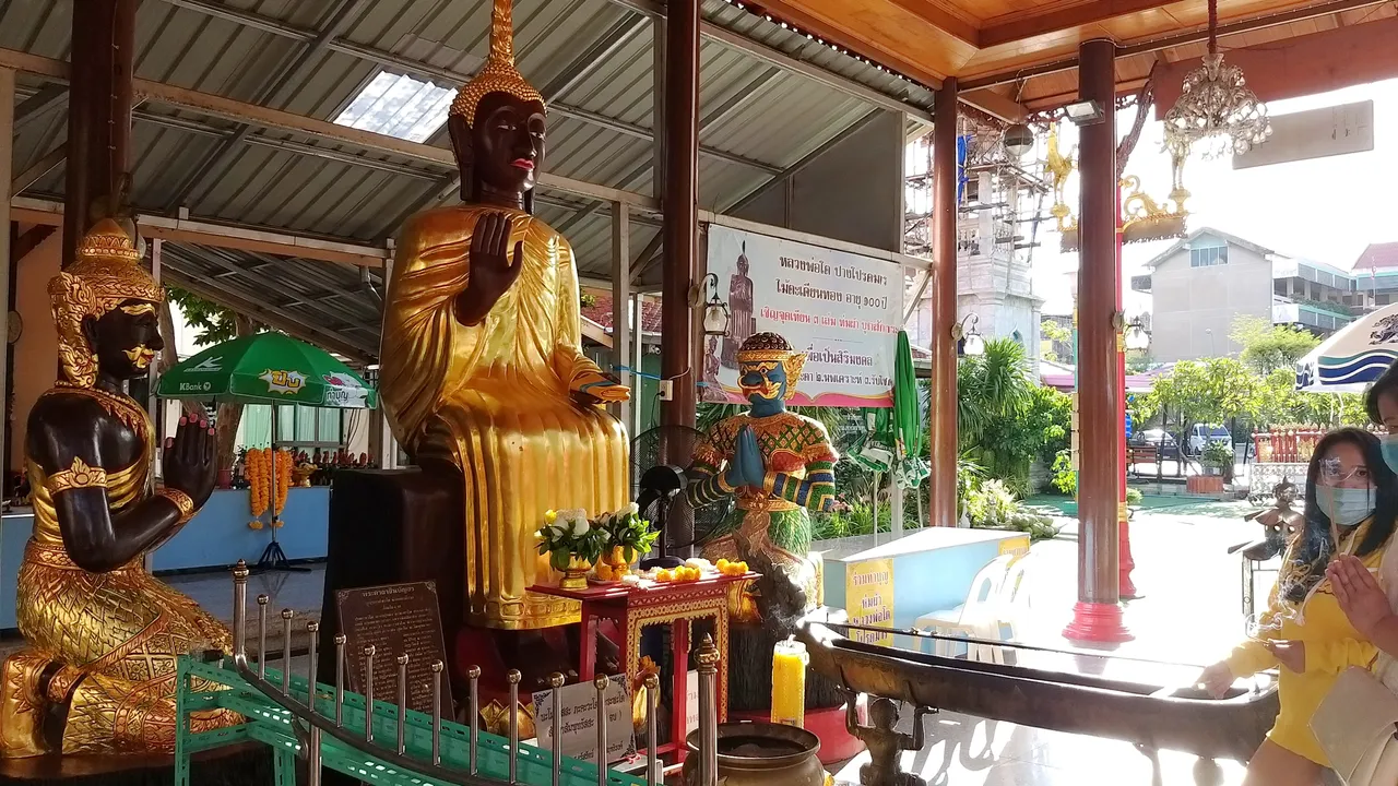 dusit_temples_bangkok_oct_2020_155.jpg