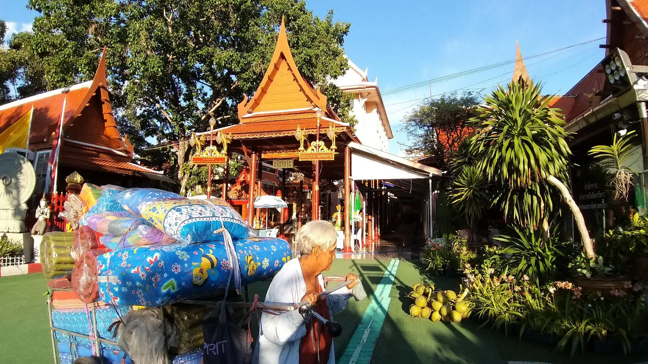 dusit_temples_bangkok_oct_2020_225.jpg