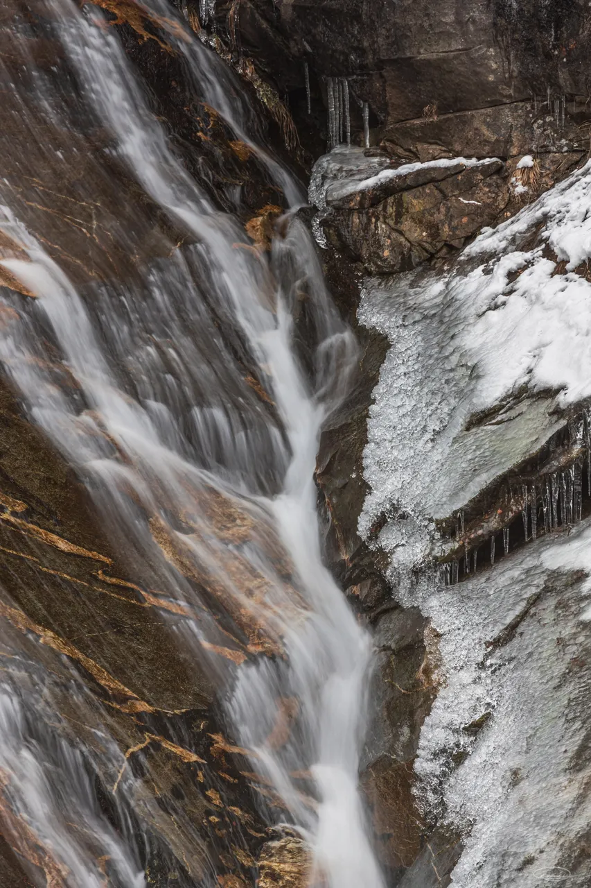 Wintertime: Freezing Water and Icy Waterfalls - Gößfälle / Maltatal - Johann Piber