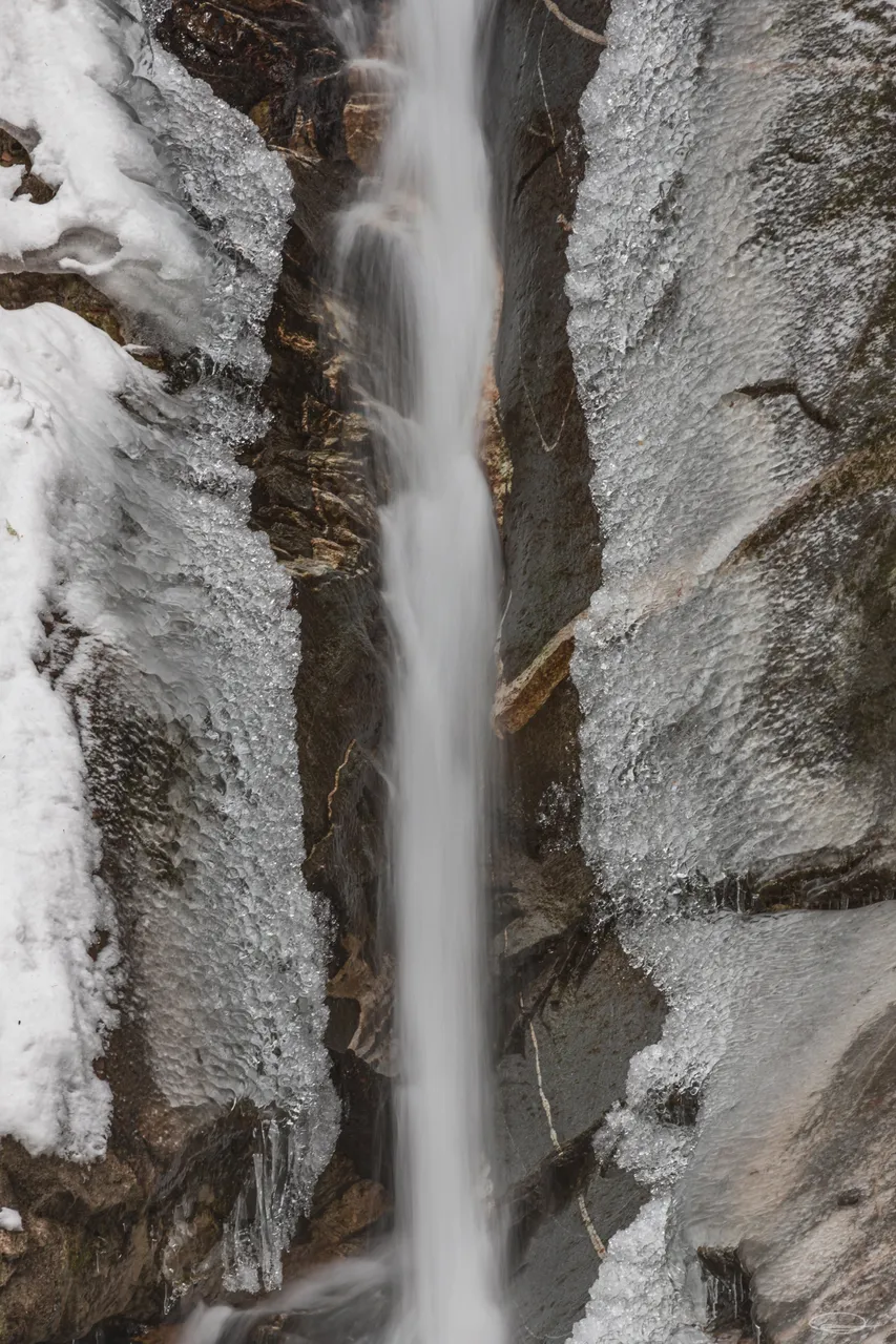 Wintertime: Freezing Water and Icy Waterfalls - Gößfälle / Maltatal - Johann Piber