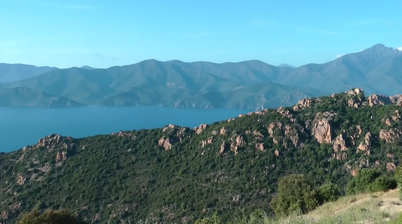 16.-Córcega-(Cargese)-panorama.png