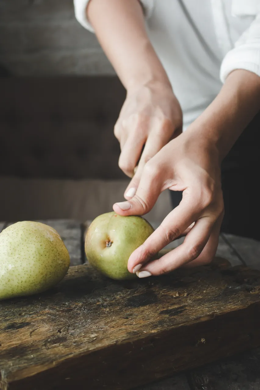 foodiesfeed.com_woman-cutting-pear.jpg