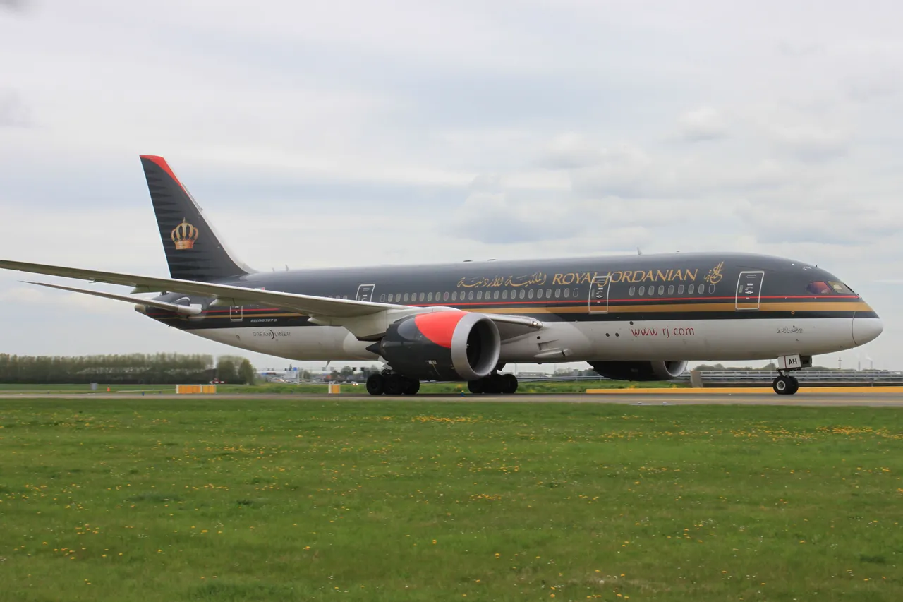 JY-BAH Royal Jordanian -B788.JPG