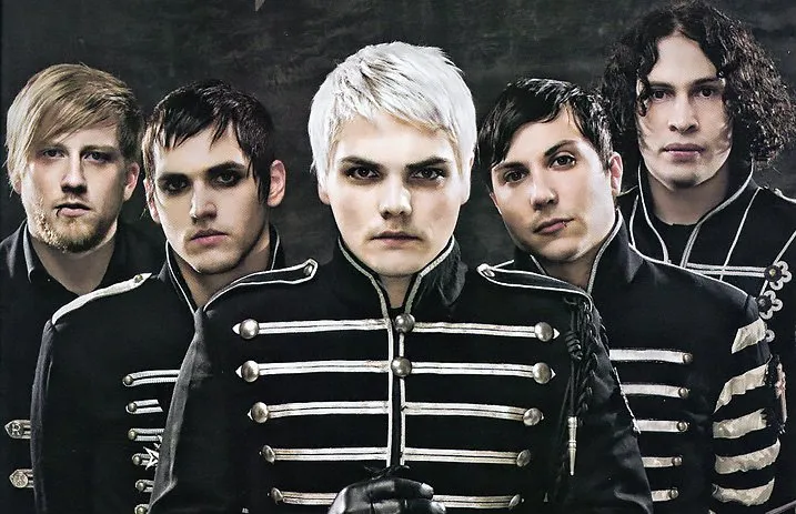 My_Chemical_Roamnce_-_Black_Parade.jpg