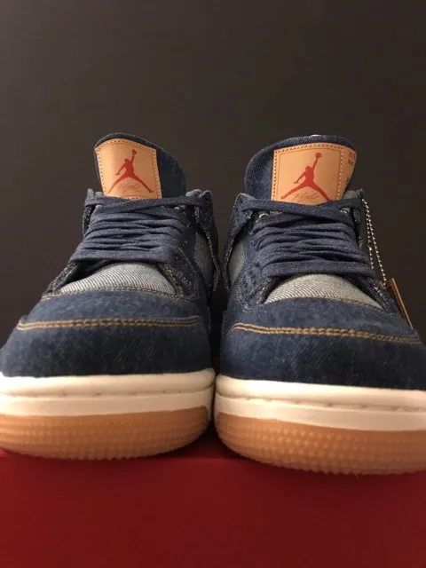 Jordan 4 levi frontal view.jpg