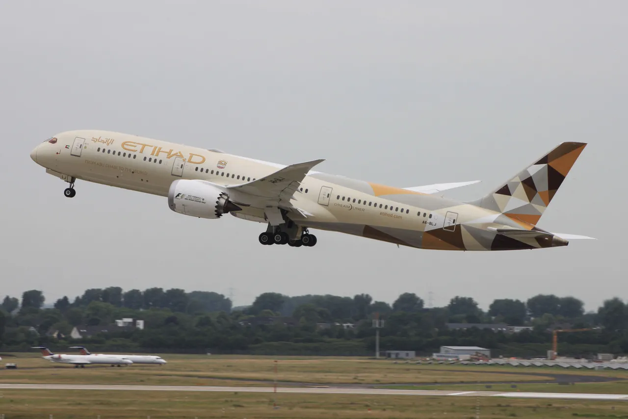 A6-BLJ Etihad AW -B789 (2).JPG