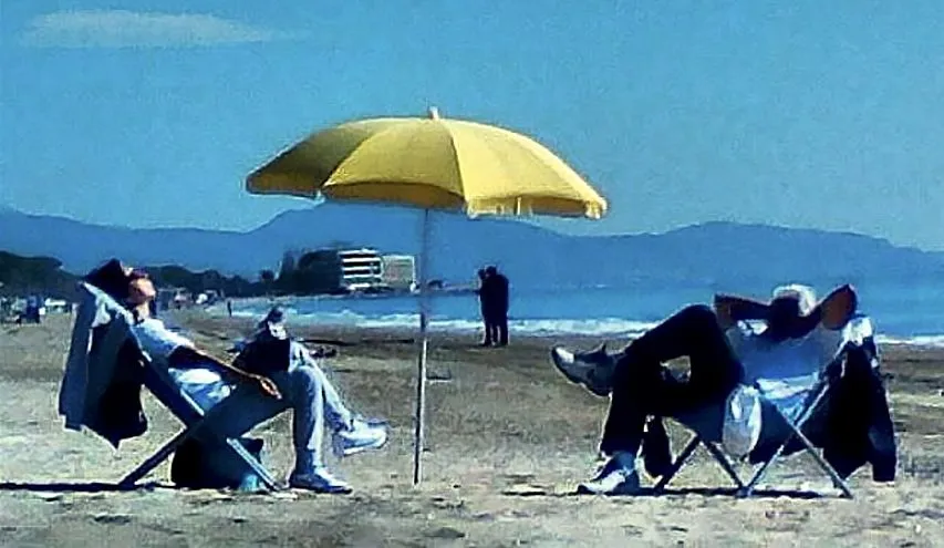 1 - due sulla spiaggia 1.jpg