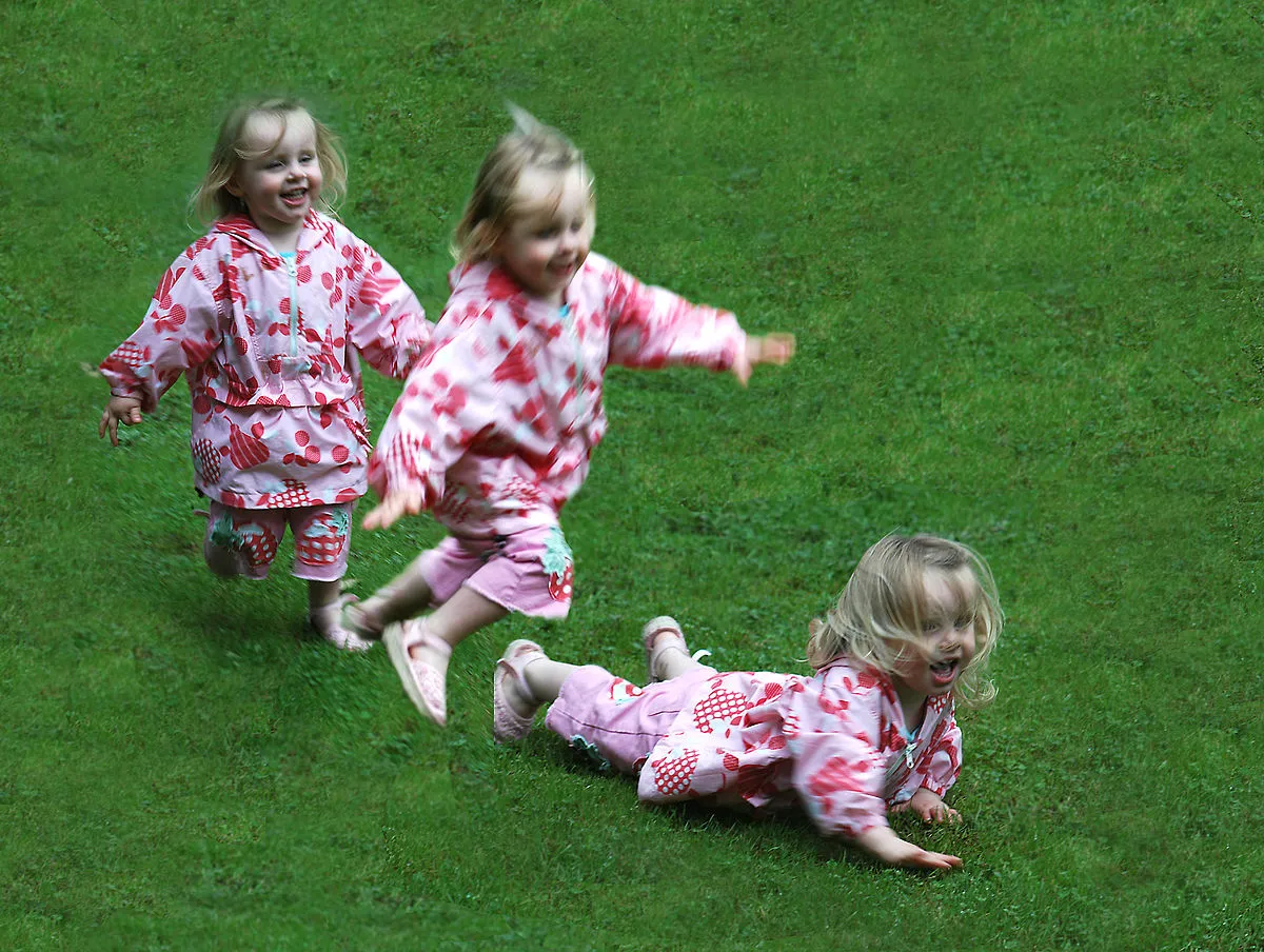 1200px-Toddler_running_and_falling.jpg