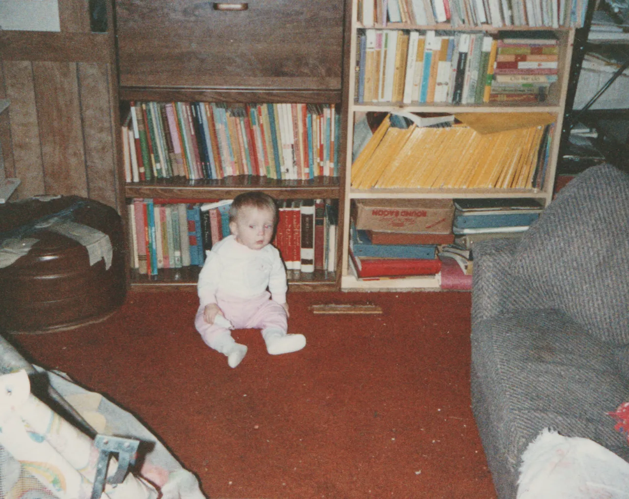 1990-12-31 - Monday - Crystal with all her siblings, Katie, Rick, Joey, at the 163 living room-5.png