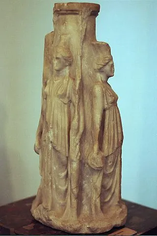 Hecate, Triple goddess, 3rd century BC, AM Nesebar — Zde, CC BY-SA 4.0, via Wikimedia Commons