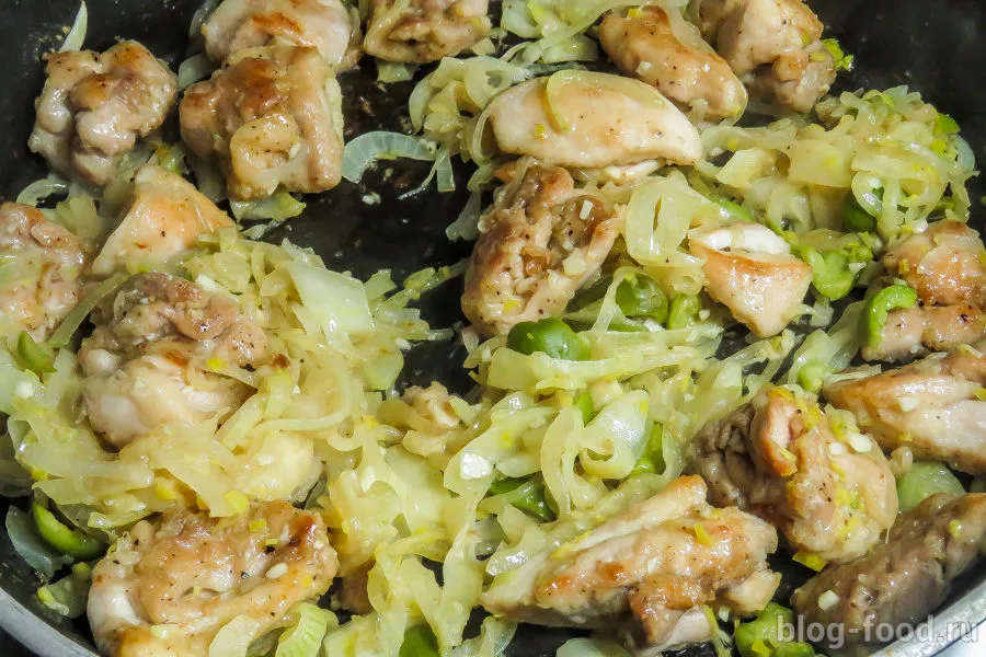 Chicken with fennel, lemon and onion
