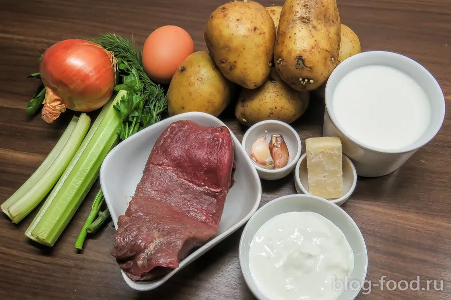 Potato casserole with meat, sour cream and cheese