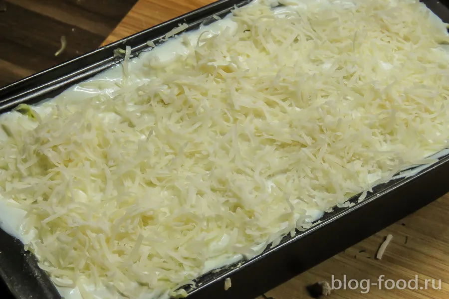 Potato casserole with meat, sour cream and cheese