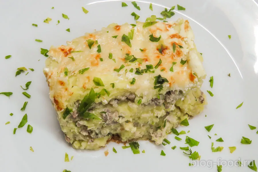 Potato casserole with meat, sour cream and cheese