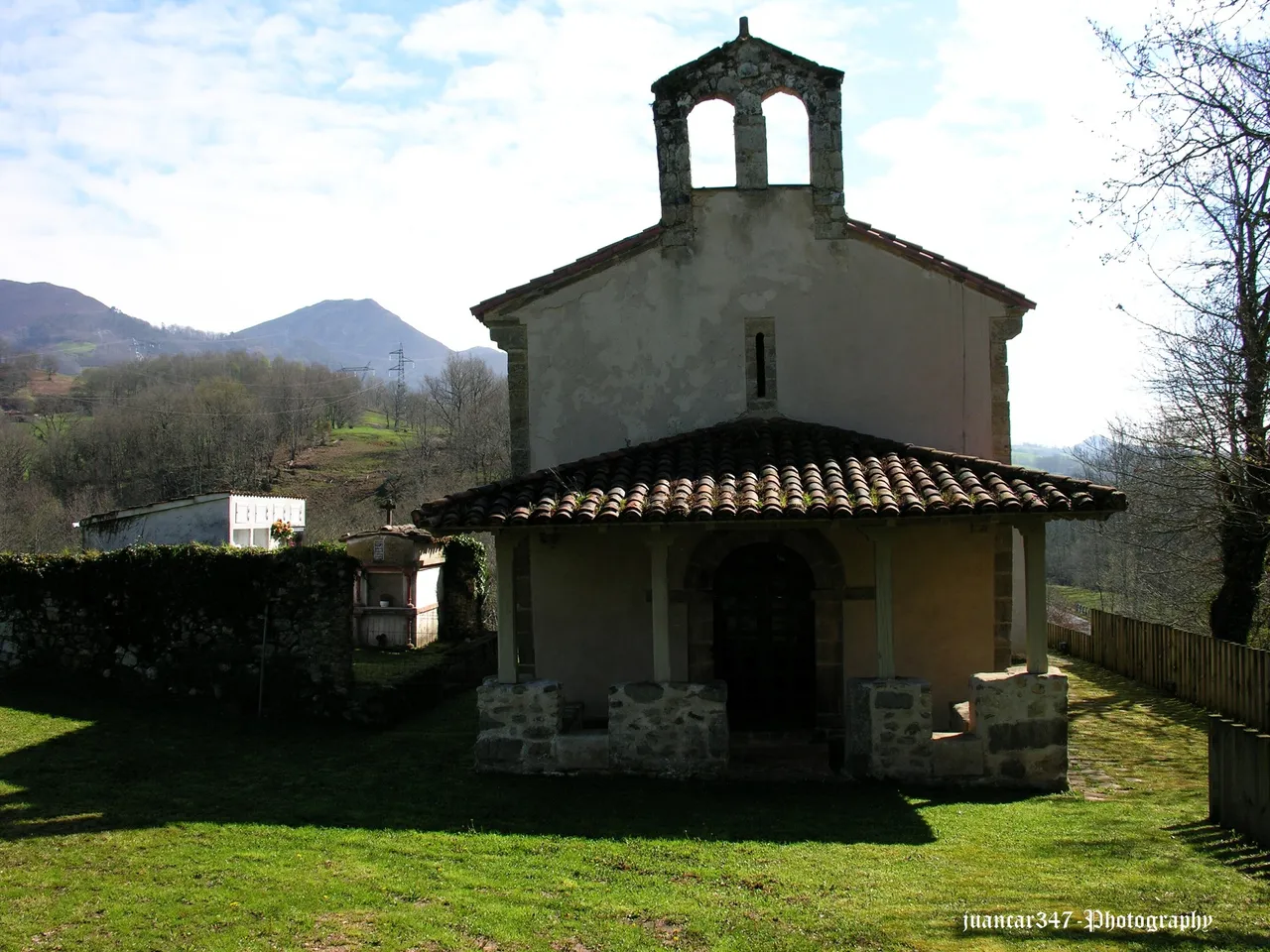 Villaverde: Romanesque church of Santa María