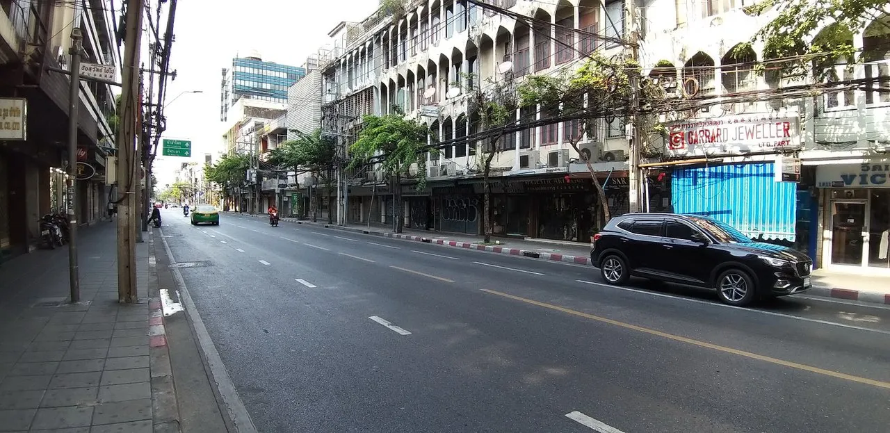 Chapraya%20River%20&%20Graffiti%20in%20Soi%2032%20-%20Sathorn%20-%20April%202020%20183.jpg