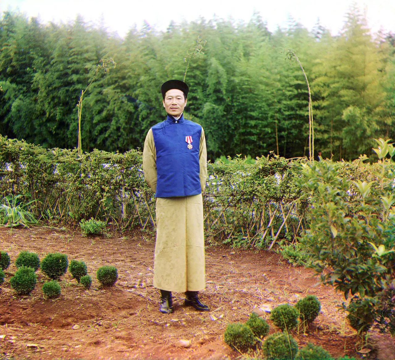 A Chinese foreman on a tea plantation on the Black Sea coast, some time around 1910