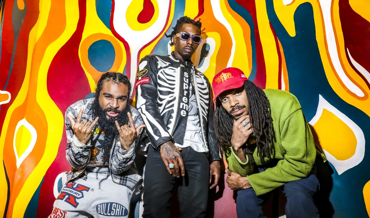 FLATBUSH_ZOMBIES_002-1523980842-1695x1000.jpg