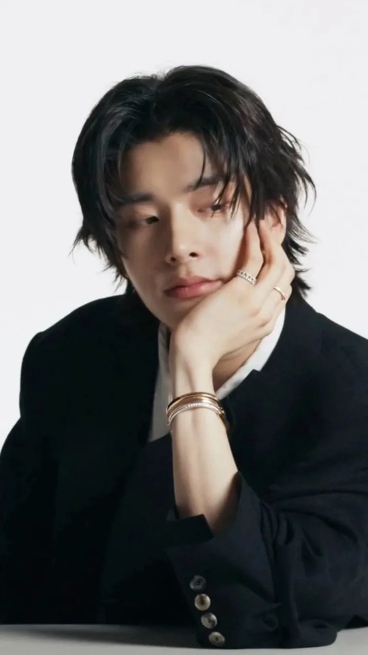 JAKE __ ESQUIREKOREA INSTAGRAM REELS (1).jpg