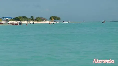 playa los roques 3.jpg