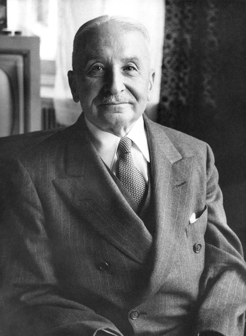 800px-Ludwig_von_Mises.jpg