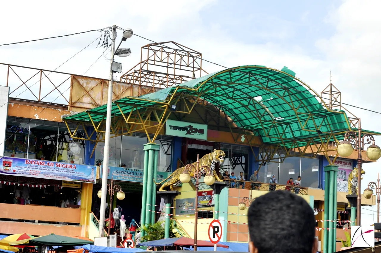 Bukittinggi market.png