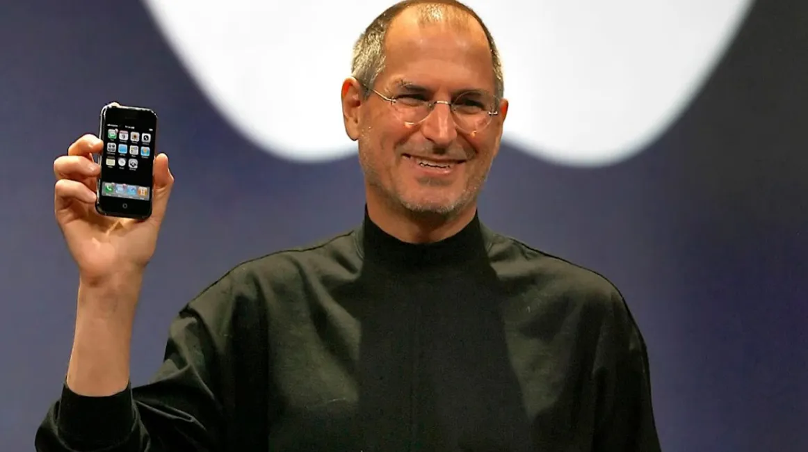 steve_jobs_iphone.png