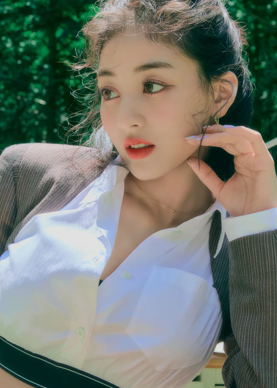 Jihyo Brave.jpg