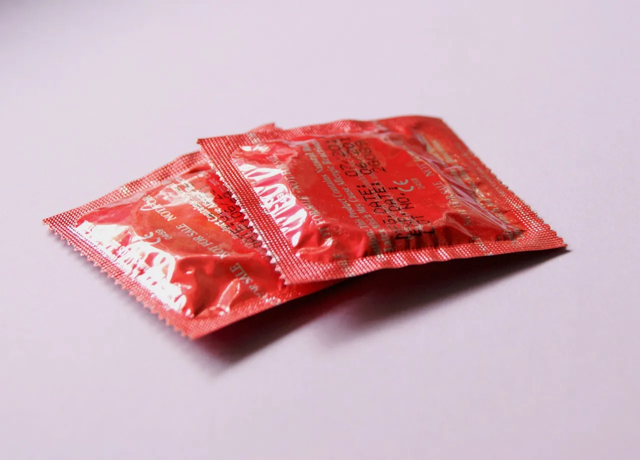 red-condoms-g373a5c6b0_1280.jpg