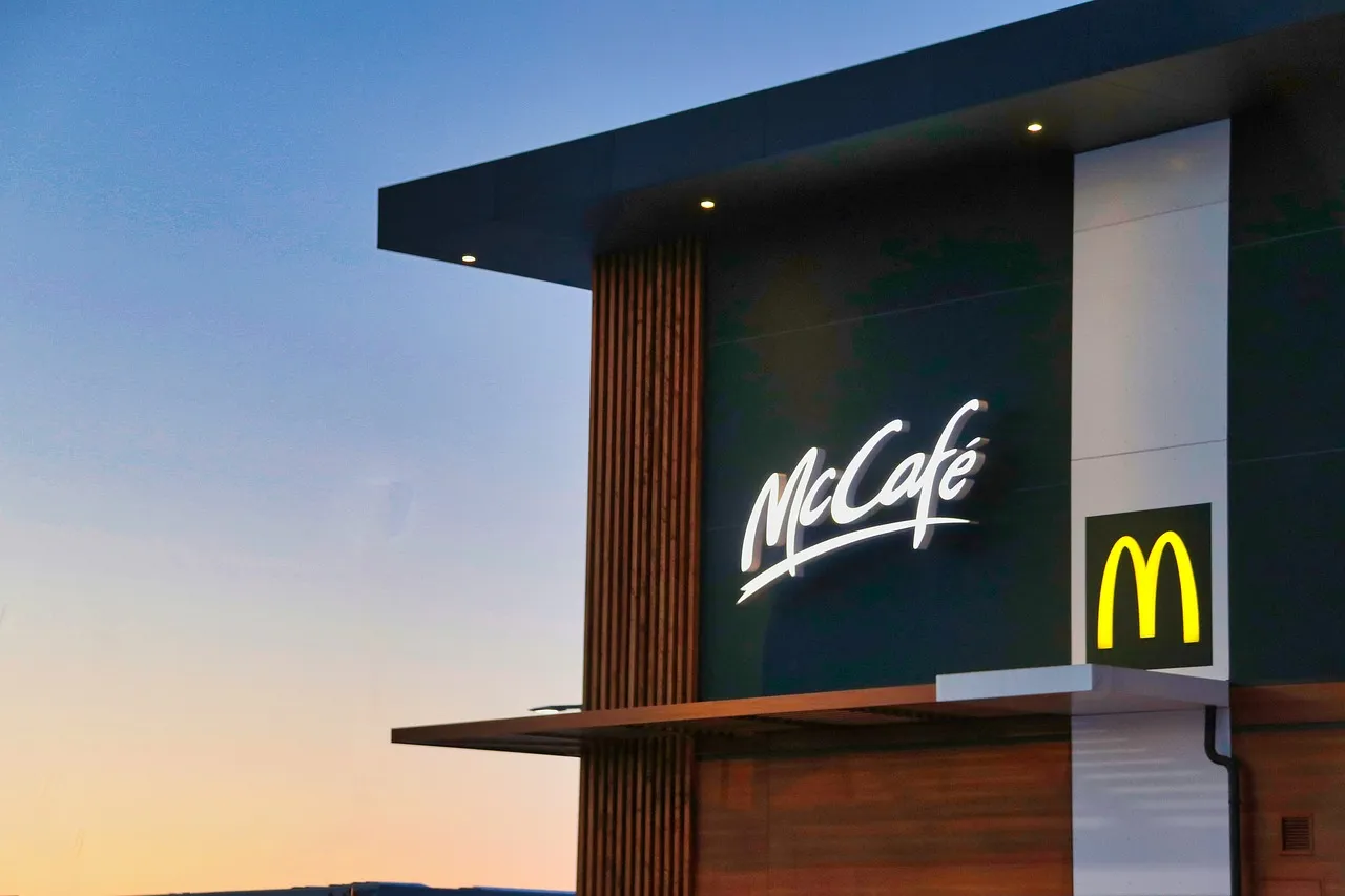 mccafe-6013028_1280.jpg