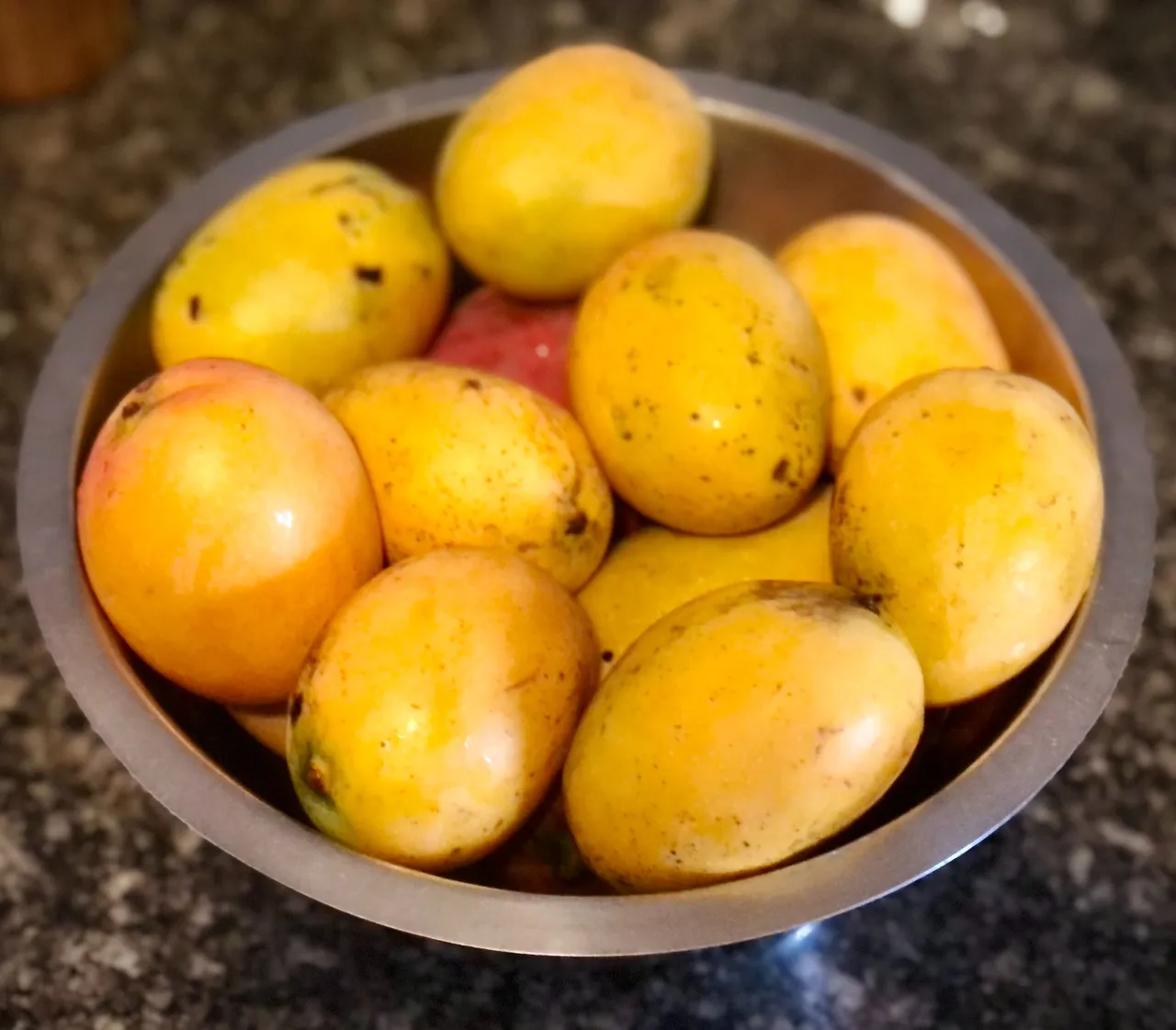 Mangos_fruits.jpg