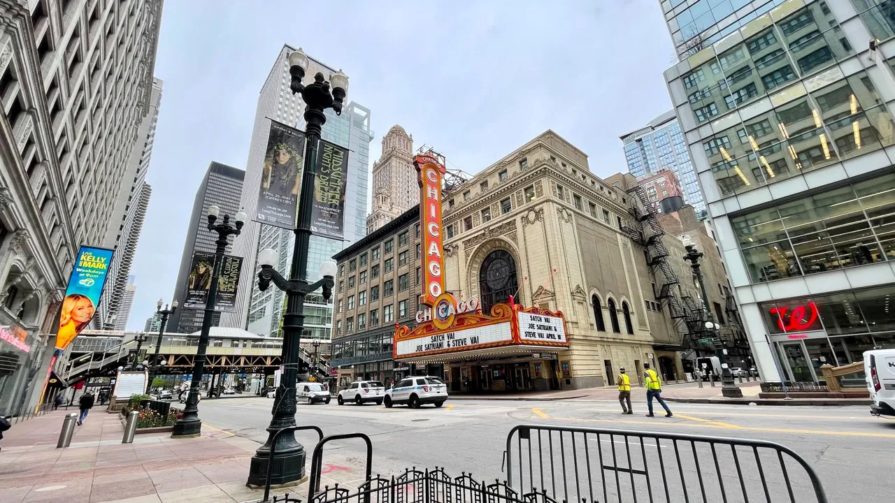 ChicagoTheatre1.jpg