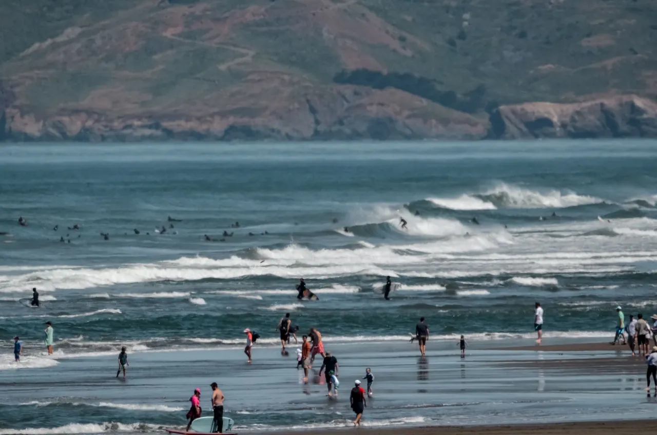 Ocean Beach - San Fancisco (CA), example of a beach break. Photo by me..jpg