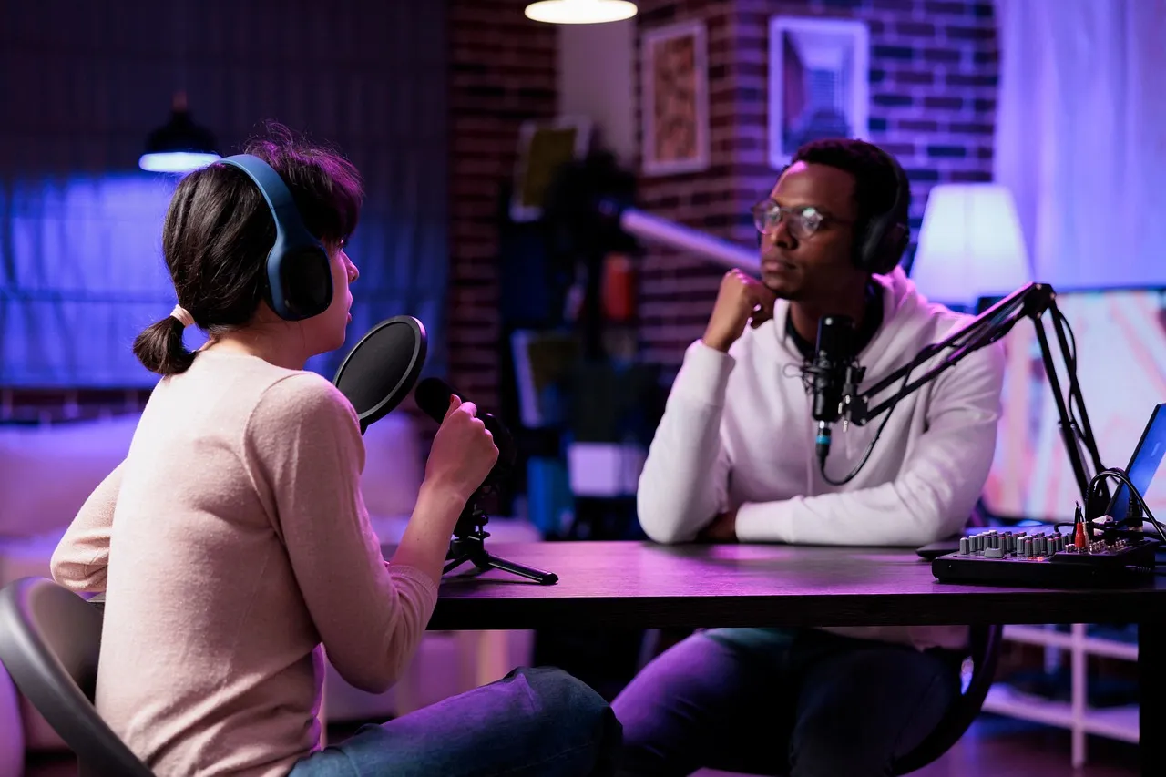 podcast-8687965_1280.jpg