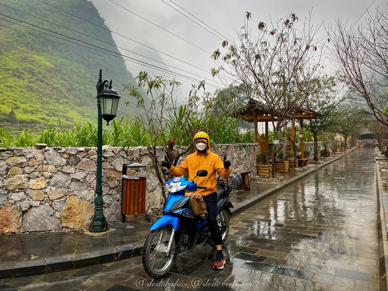 It started to rain when I left Clay House Homestay.