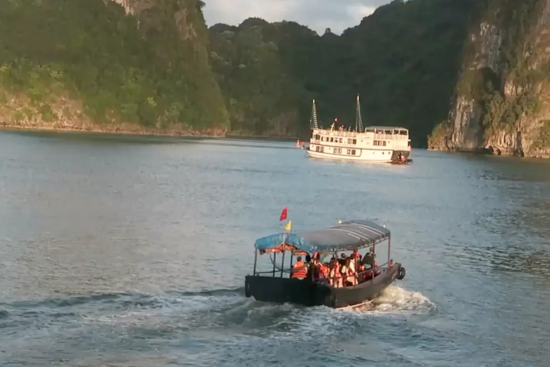 halong bay1.png