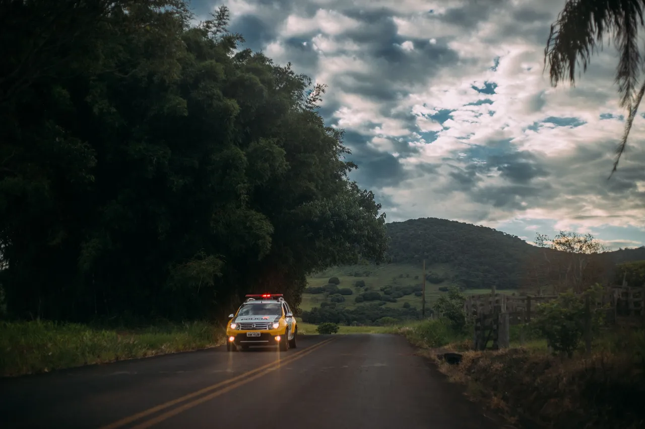 https://www.pexels.com/photo/yellow-and-white-police-car-lone-on-the-road-57656/