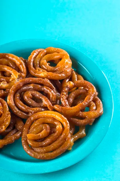 indian-sweet-jalebi-indian-dessert-jalebi-imarti-imarati-jilbi-blue_136354-6496.jpg