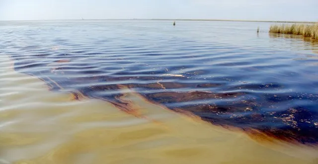 640px-Louisiana_Oil_Spill.jpg