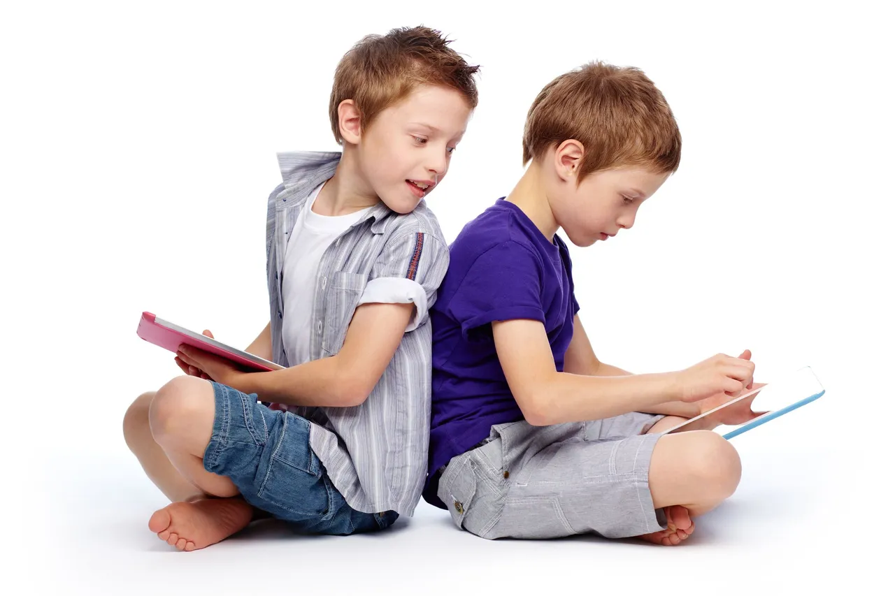 niños usando tablets.jpg